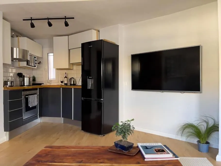 Apartment Homevision - Stylish & Serene Condo - City Center Thessaloniki Greece